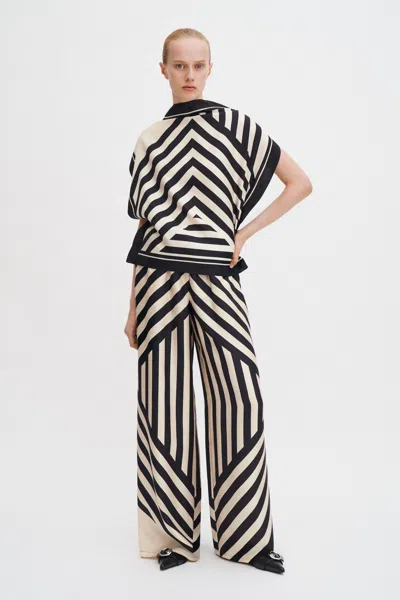 Filippa K Eve Relaxed Print Trousers In Black