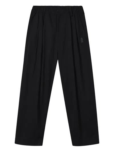 Fingercroxx Pleated Logo Trousers In Black