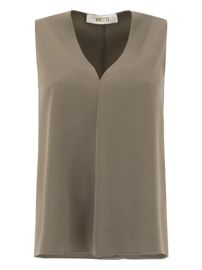 FIT V-NECK SLEEVELESS TOP