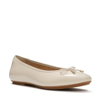 Fitflop Delicato Bow Pat Lea Ballet In Neutral