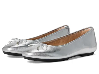 Fitflop Delicato Bow Soft Metallic-leather Ballet Flats In Silver