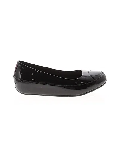 Pre-owned Fitflop Flats In Black