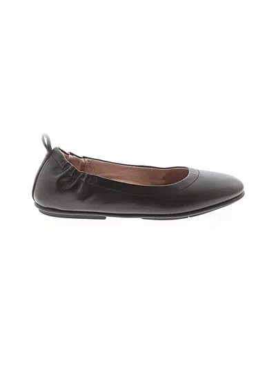 Pre-owned Fitflop Flats In Black