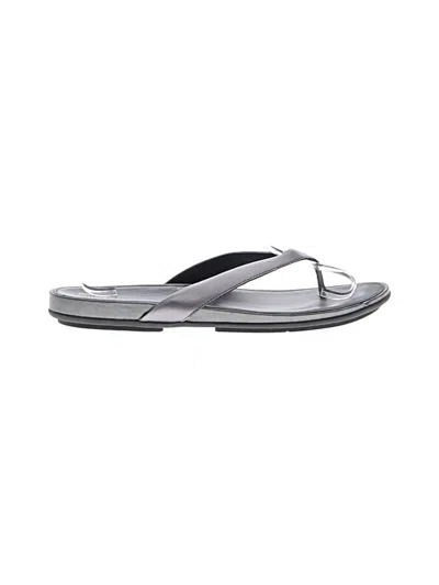 Pre-owned Fitflop Flip Flops In Gray