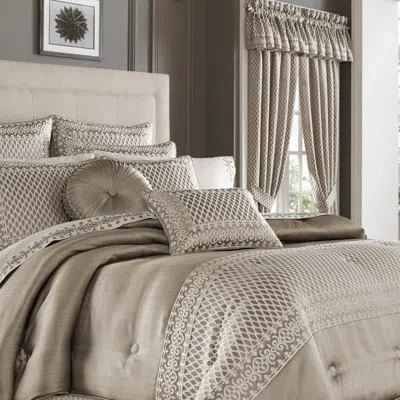 Five Queens Court Beaumont Comforter Set In Champagne