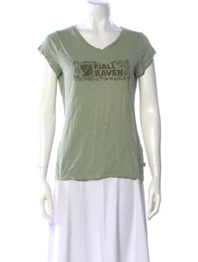 Pre-owned Fjall Raven Graphic Print V-neck T-shirt In Green