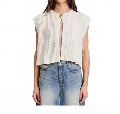 Flat White Lindsay Sweater Vest In Oatmeal In White
