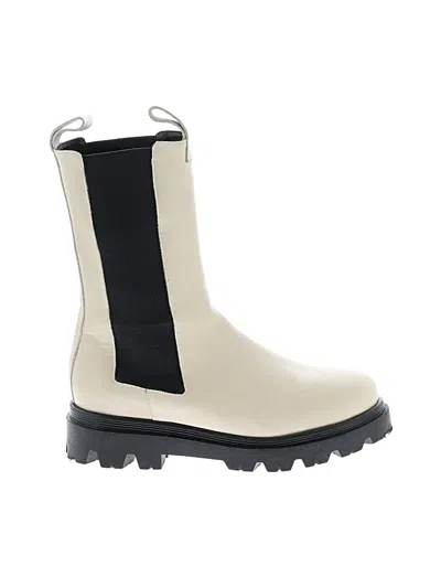 Pre-owned Flattered Boots In Ivory