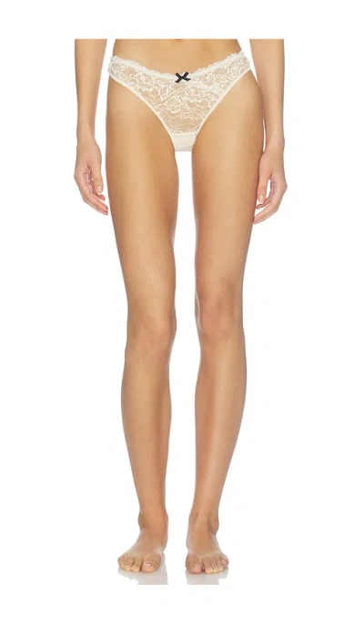 Fleur Du Mal Bianca Lace Thong In Linen Beige