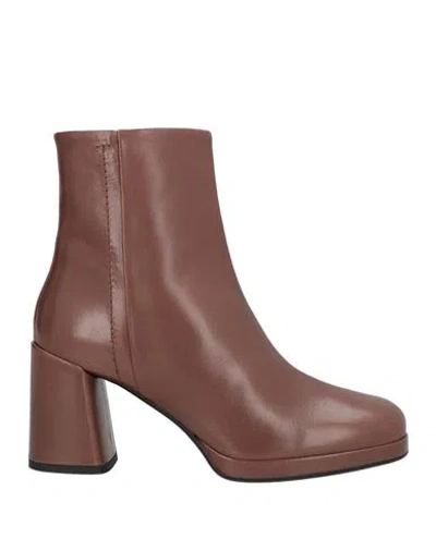 Fleury Woman Ankle Boots Light Brown Size 6 Leather