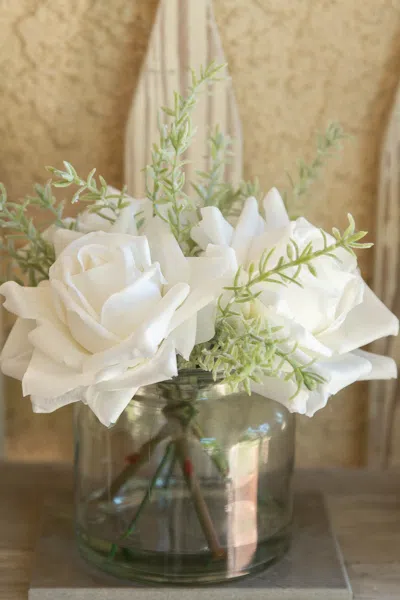 Flora Bunda Xmas Mix In 4.5" Cardinal Ceramic Footed Pot In White