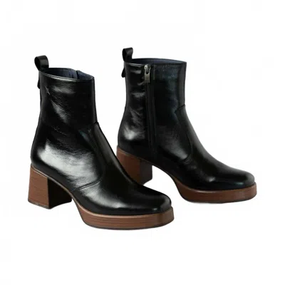 Fluchos Women's Leather Platform Boot In Black