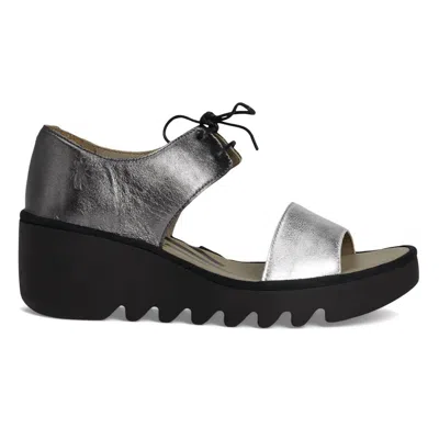 FLY LONDON WOMEN'S BILU465 SANDALS IN SILVER/GRAPHITE