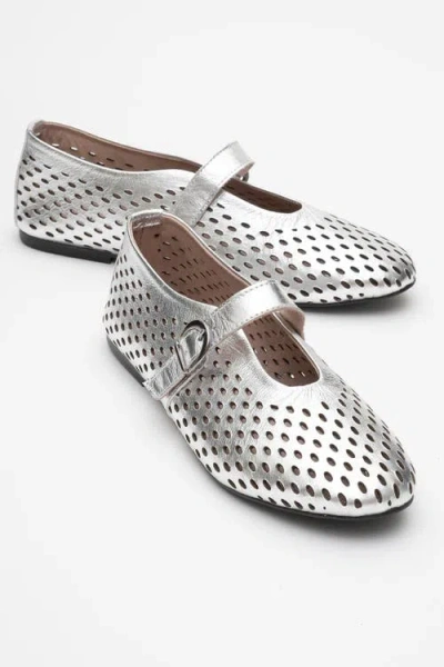 Forever & Always Shoes Arian Leather Ballet Flat In Silver