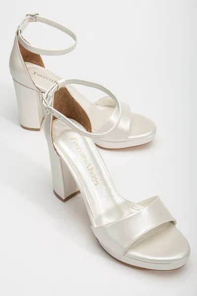 Forever & Always Shoes Blair Platform Sandals In White