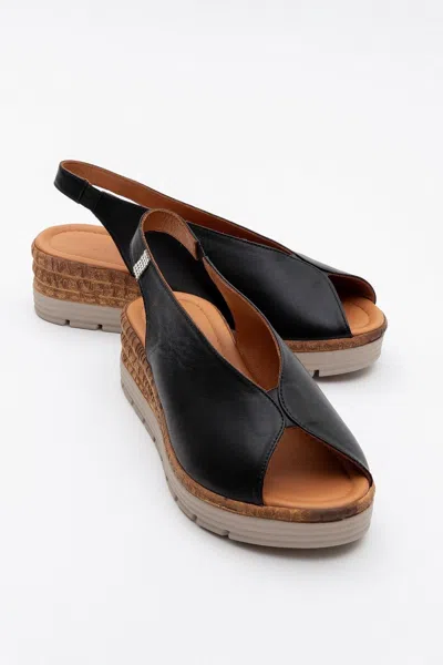 Forever & Always Shoes Blom Leather Platform Sandal In Black