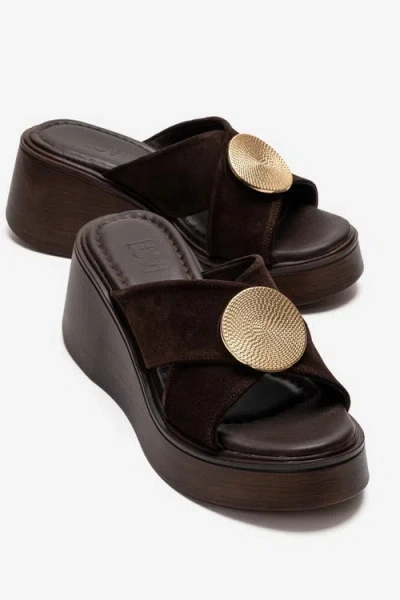Forever & Always Shoes Fianna Leather Cross Strap Platform Sandal In Brown