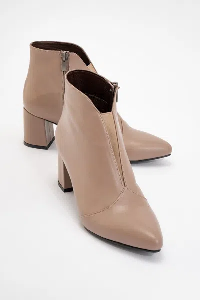 FOREVER & ALWAYS SHOES FINDA LEATHER BLOCK HEEL BOOT