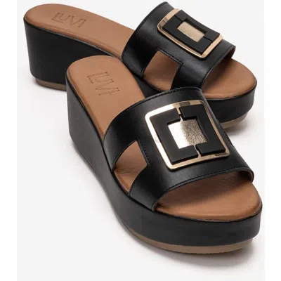 Forever & Always Shoes Hiola Leather Platform Sandal In Black
