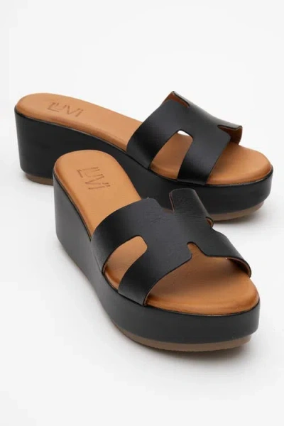 Forever & Always Shoes Lia Leather Platform Sandal In Black