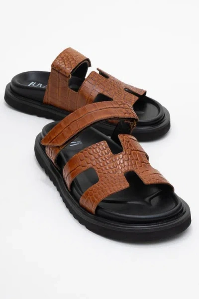 Forever & Always Shoes Loana Leather Slide Sandal In Brown