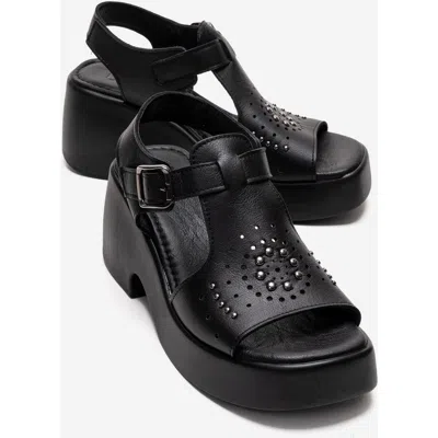 Forever & Always Shoes Romina Leather Platform Sandal In Black