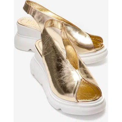 Forever & Always Shoes Sam Leather Platform Sandal In Gold