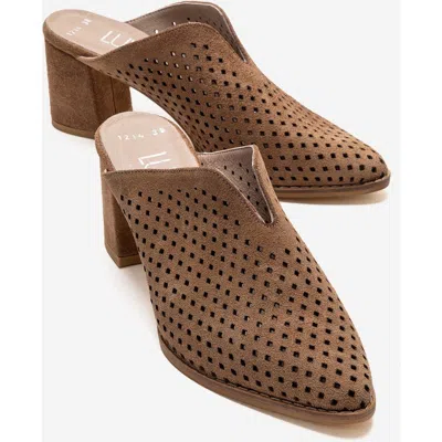 Forever & Always Shoes Toen Leather Block Heel Mule In Neutral