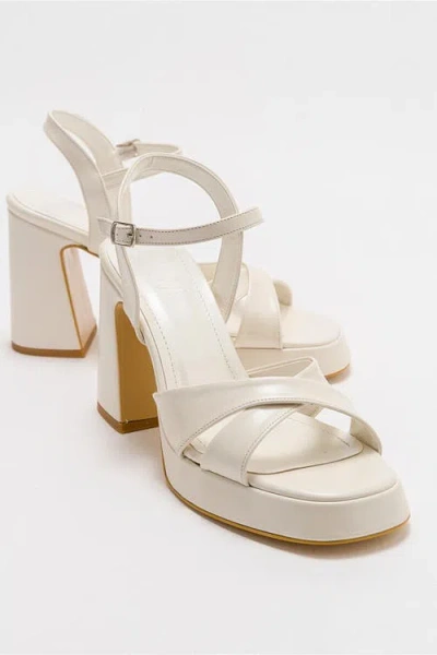 Forever & Always Shoes Yvonne Platform Sandals In Ivory Faux Leather