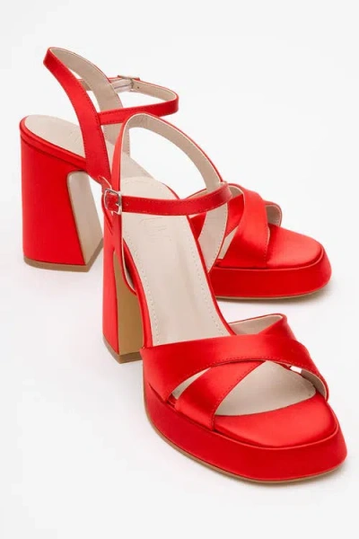 Forever & Always Shoes Yvonne Platform Sandals In Red