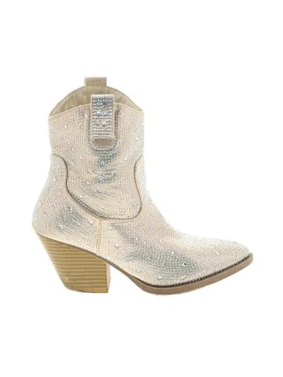 Pre-owned Forever Boots In Ivory