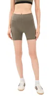 Form Core Shorts Walnut In Green