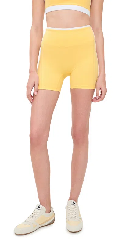 Form Layered Shorts Daisy W/ White Contrast In Yellow