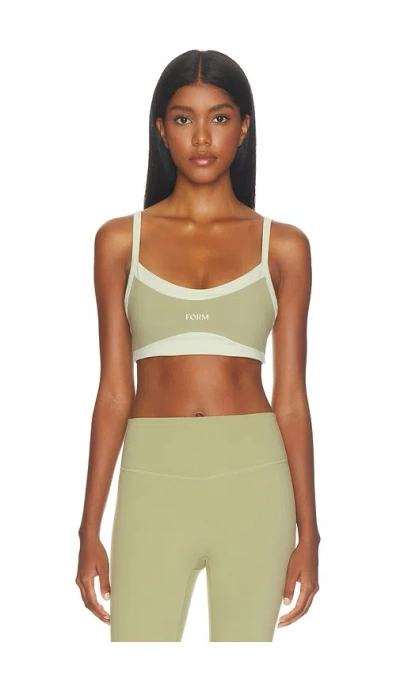 Form Scoop Contrast Sports Bra In Green