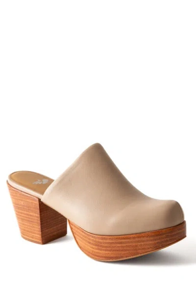 Fortress Ava Clog Mule In Sand
