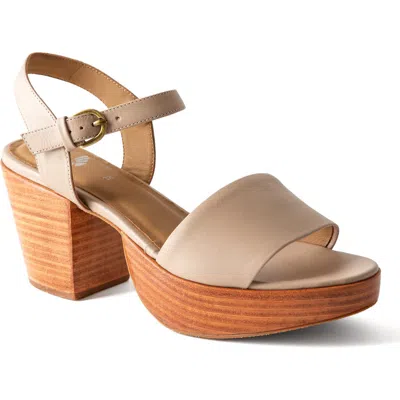 Fortress Hannah Platform Clog Sandal