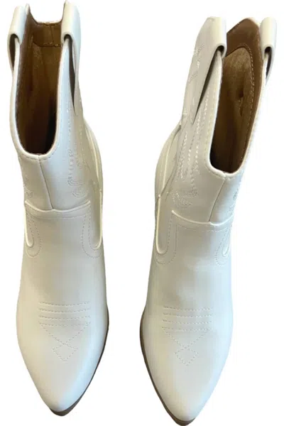 Fortune Dynamic Women's Blazing Cowboy Boots In White
