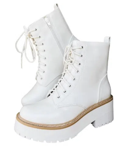 Fortune Dynamic Women's Lug Sole Boot In White