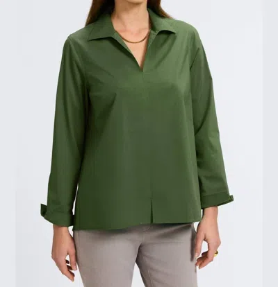 FOXCROFT AGNES NO IRON STRETCH POPOVER BLOUSE IN BASIL