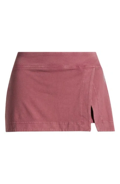 Fp Movement By Free People Hot Shot Miniskort In Sour Cherry