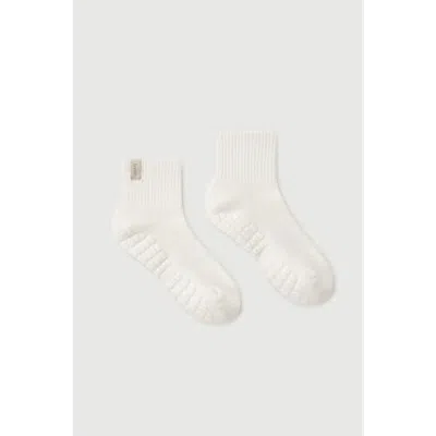 Fraise Soft White Quarter Crew Grip Sock