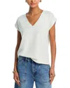Frame Le Mid Rise V Neck Tee In Blanc In White