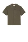 Frame Cotton Short Sleeve Button-up Camp Shirt In Dark Sage