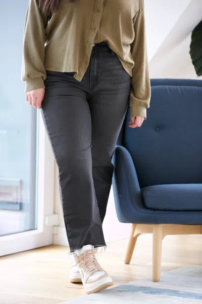 Frame Le Jane Crop Jeans In Obsidian In Black