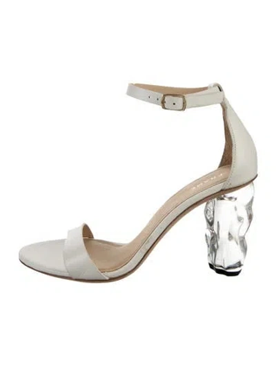 Pre-owned Frame Leather Sandals In White