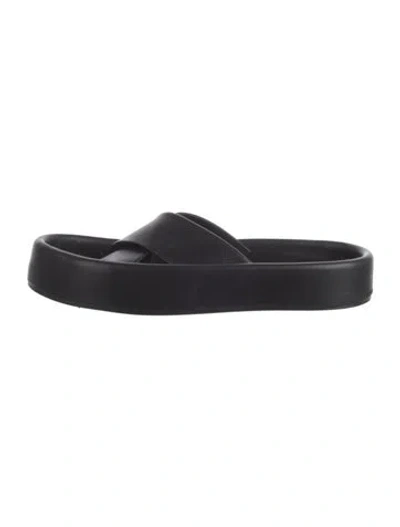 Pre-owned Frame Leather Slides In Black