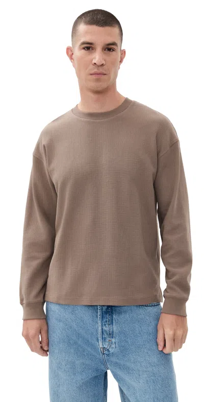 Frame Long Sleeve Waffle Textured Tee Latte Brown In Gray