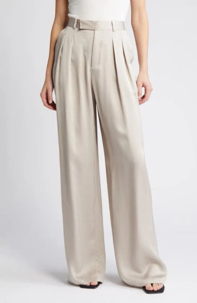 Frame Pleated Wide Leg Trousers In Light Beige