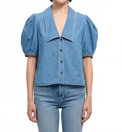 Frame Sailor Denim Short Sleeve Blouse In Starlet In Blue