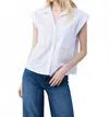Frame Seersucker Leisure Shirt In Light Chambray In White